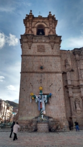 Celebración y Fe en la Plaza de la Catedral de Puno