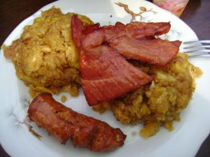 Tacacho con cecina, plato típico de la cocina de la selva de Perú.