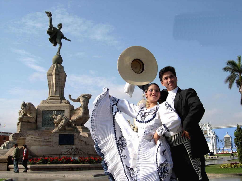 Pareja norteÃ±a con el traje tÃ­pico de la costa