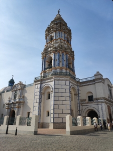 Vista de la Basílica y Convento de Santo Domingo, un ícono religioso y arquitectónico en el centro histórico de Lima