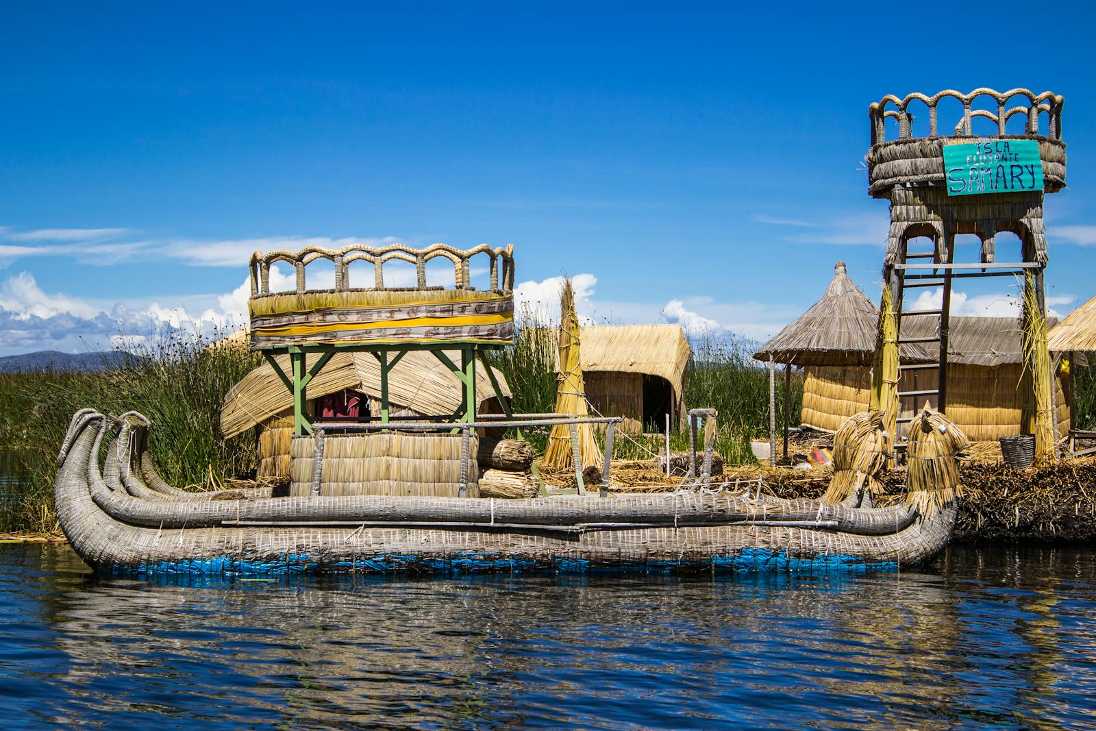 Scenic view of traditional reed boats and structures on Lake Titicaca, Puno.