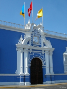 El Palacio Arzobispal en la Plaza de Armas de Trujillo