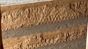 Huaca Esmeralda Fragmentos de un Universo Chimú Grabado en Adobe